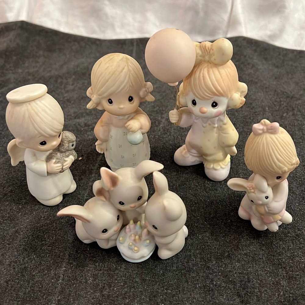 Precious Moments figurines - all the small size - various years